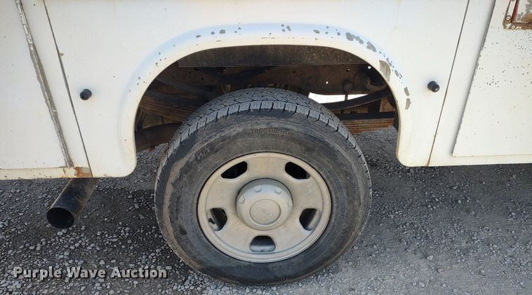 image for item DQ1700 2007 Ford F350 Super Duty XL  Crew Cab utility bed pickup truck