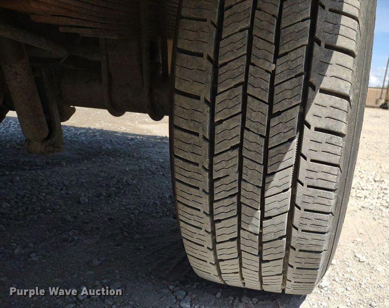 image for item DQ1700 2007 Ford F350 Super Duty XL  Crew Cab utility bed pickup truck