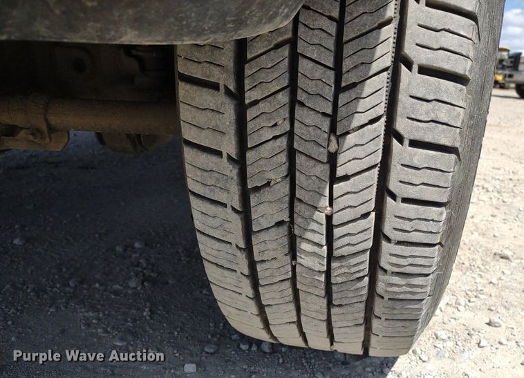 image for item DQ1700 2007 Ford F350 Super Duty XL  Crew Cab utility bed pickup truck