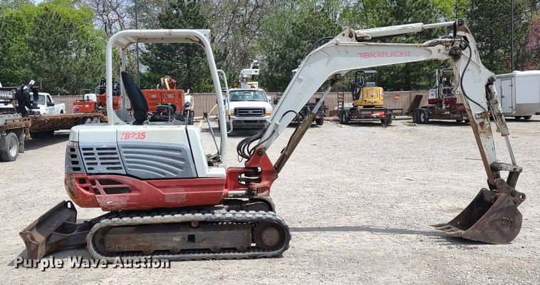 image for item DQ1701 2008 Takeuchi TB235  mini excavator