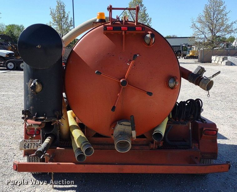 image for item DQ1706 2006 Ditch Witch FX30  vacuum excavator