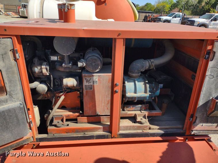 image for item DQ1706 2006 Ditch Witch FX30  vacuum excavator