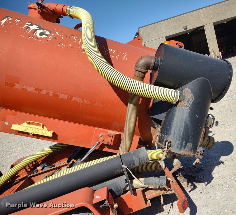 image for item DQ1706 2006 Ditch Witch FX30  vacuum excavator