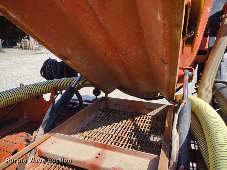 image for item DQ1706 2006 Ditch Witch FX30  vacuum excavator