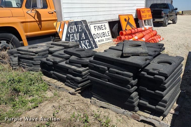 image for item DQ1708 Road safety equipment