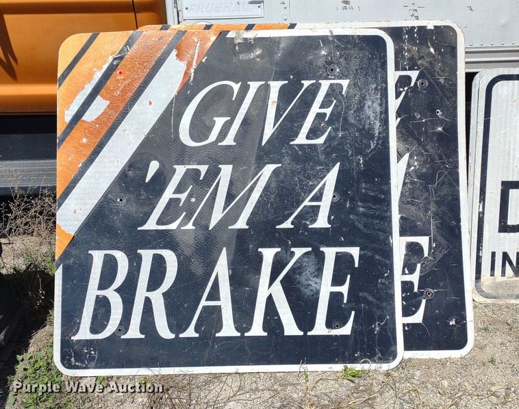 image for item DQ1708 Road safety equipment