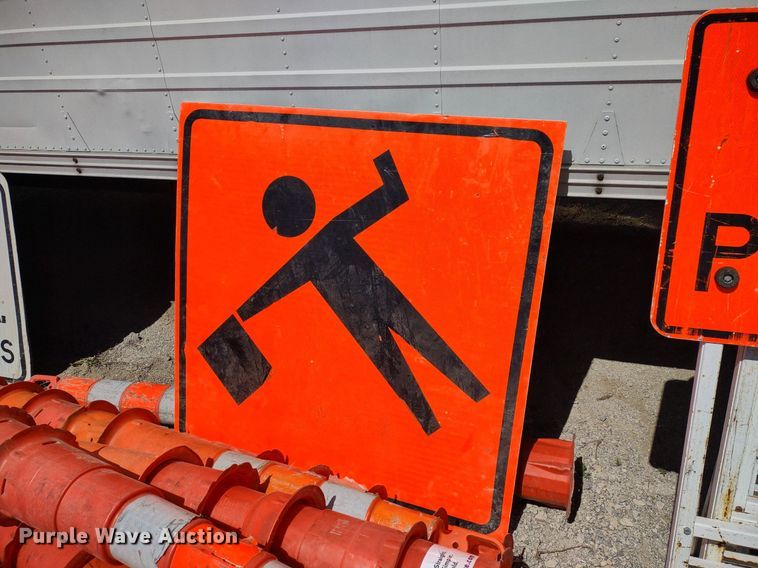 image for item DQ1708 Road safety equipment