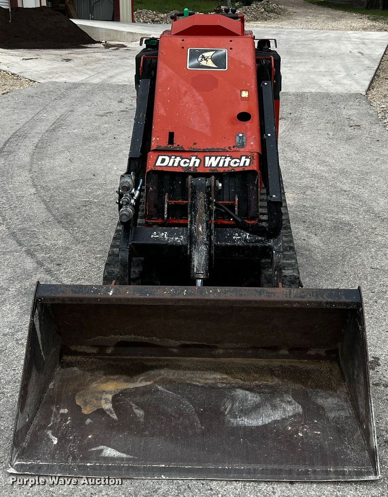 image for item DQ2032 2015 Ditch Witch SK850  compact utility loader