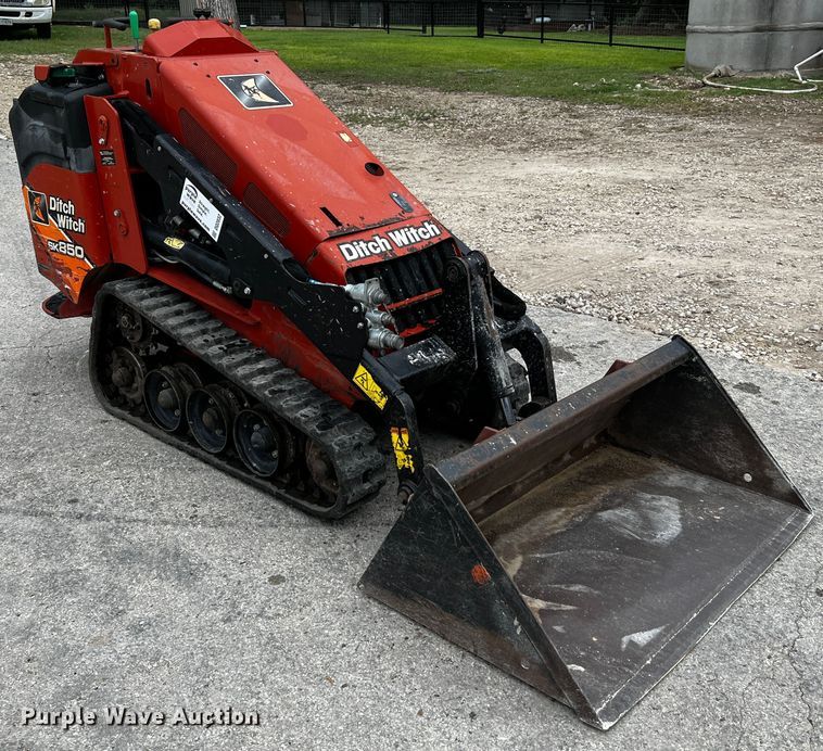 image for item DQ2032 2015 Ditch Witch SK850  compact utility loader