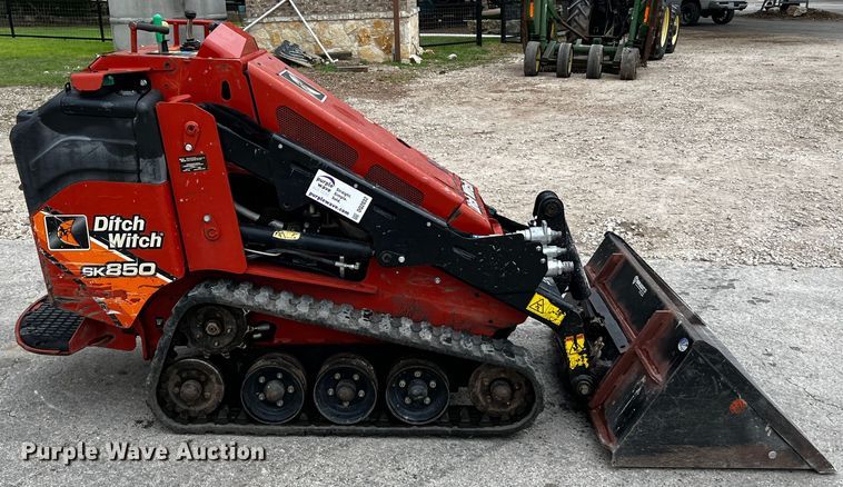 image for item DQ2032 2015 Ditch Witch SK850  compact utility loader