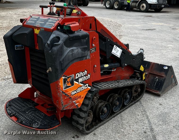 image for item DQ2032 2015 Ditch Witch SK850  compact utility loader