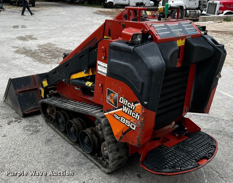 image for item DQ2032 2015 Ditch Witch SK850  compact utility loader