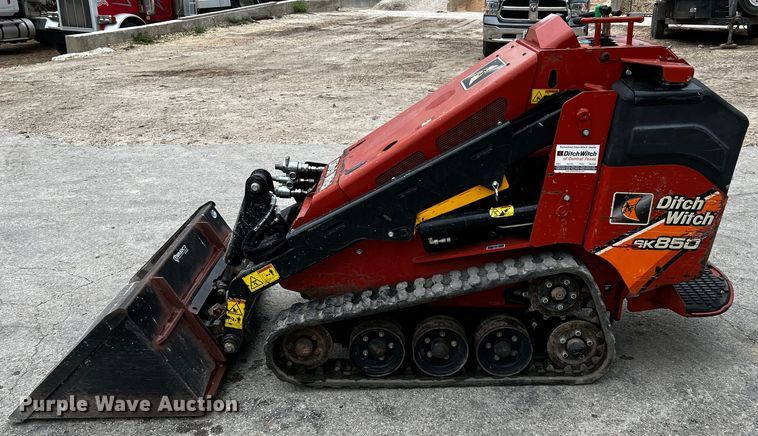 image for item DQ2032 2015 Ditch Witch SK850  compact utility loader
