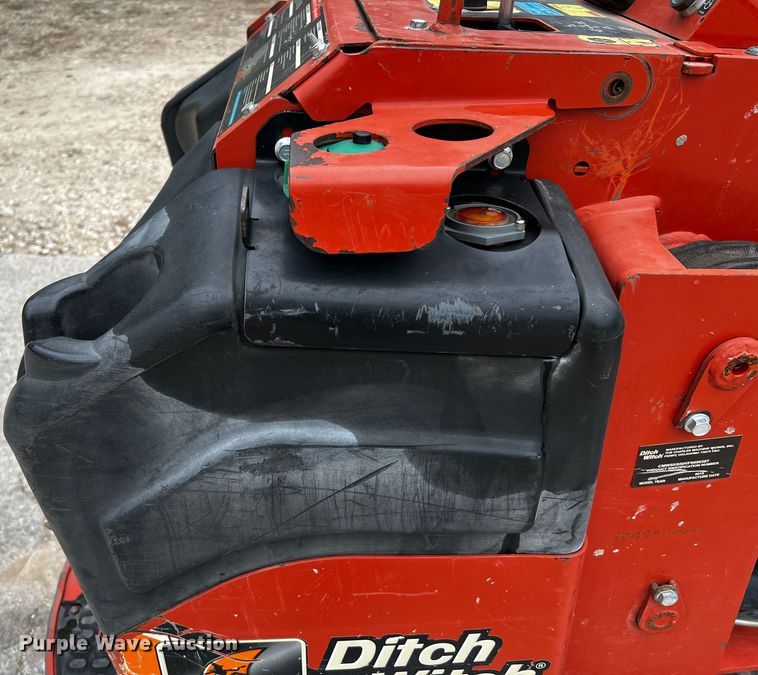 image for item DQ2032 2015 Ditch Witch SK850  compact utility loader