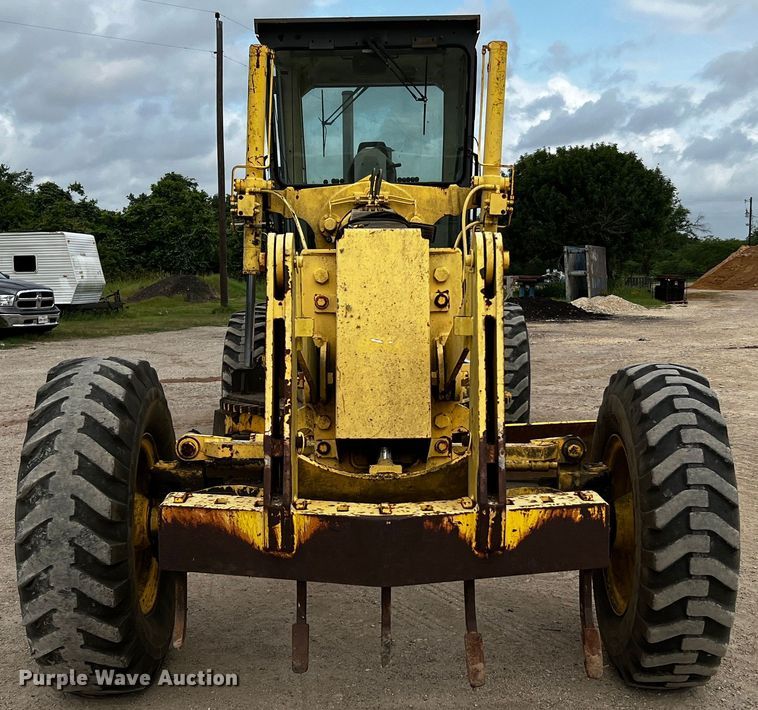 image for item DQ2037 2000 New Holland RG140  motor grader