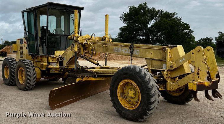 image for item DQ2037 2000 New Holland RG140  motor grader