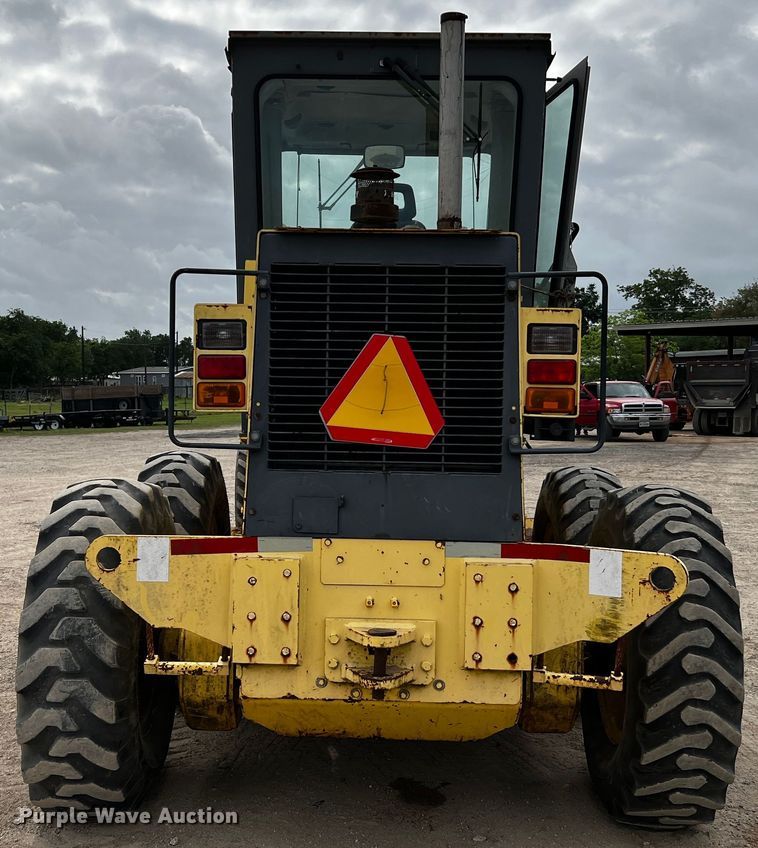 image for item DQ2037 2000 New Holland RG140  motor grader