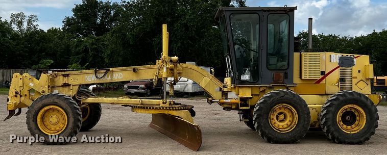 image for item DQ2037 2000 New Holland RG140  motor grader