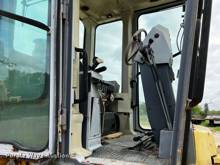 image for item DQ2037 2000 New Holland RG140  motor grader