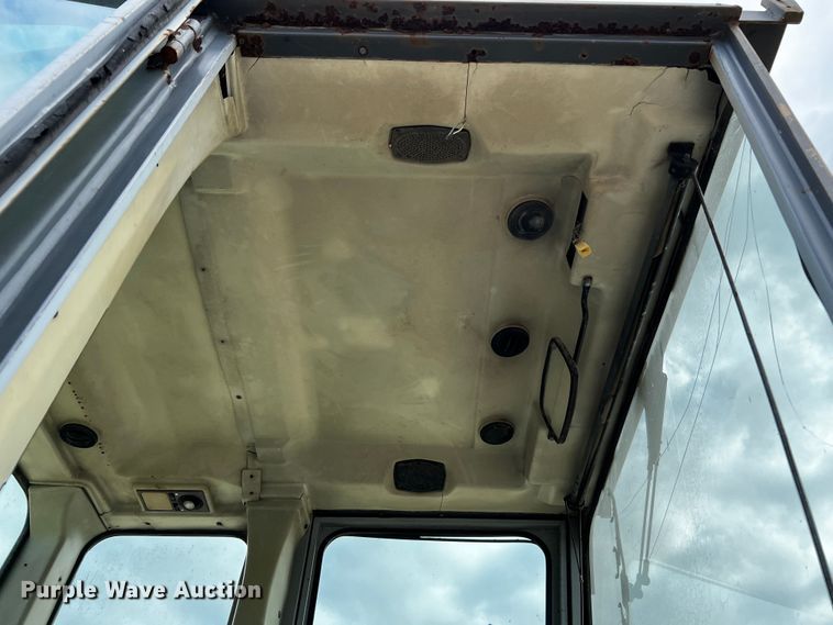 image for item DQ2037 2000 New Holland RG140  motor grader