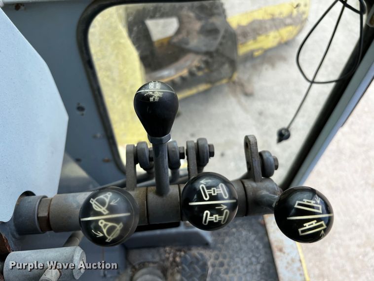 image for item DQ2037 2000 New Holland RG140  motor grader