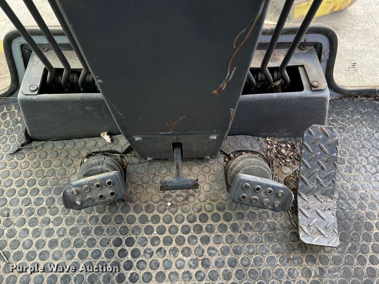 image for item DQ2037 2000 New Holland RG140  motor grader