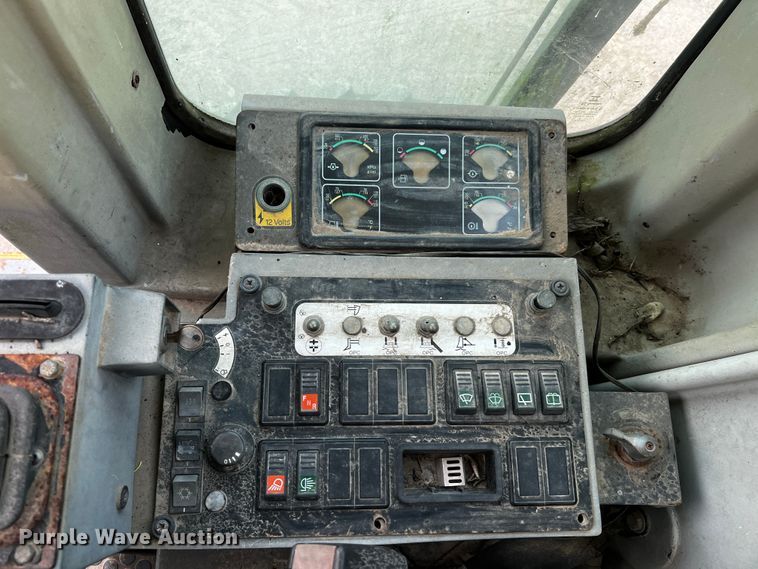 image for item DQ2037 2000 New Holland RG140  motor grader