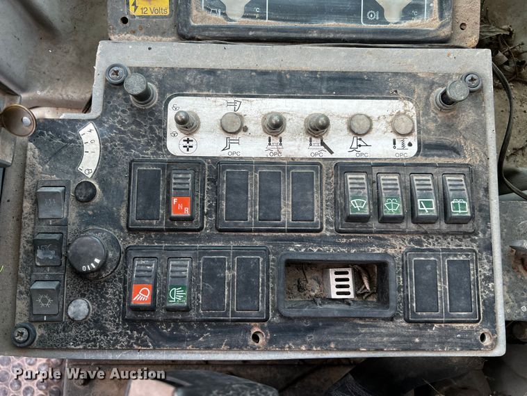 image for item DQ2037 2000 New Holland RG140  motor grader