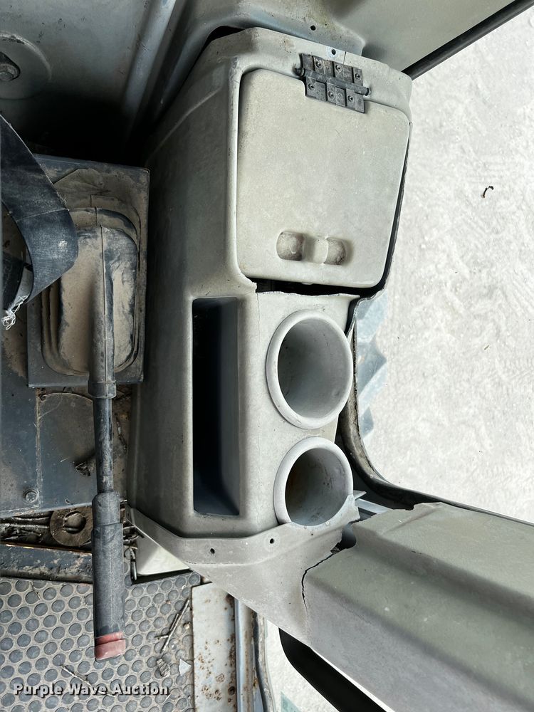 image for item DQ2037 2000 New Holland RG140  motor grader