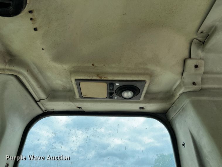 image for item DQ2037 2000 New Holland RG140  motor grader