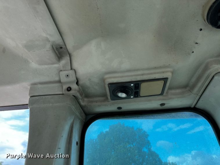 image for item DQ2037 2000 New Holland RG140  motor grader