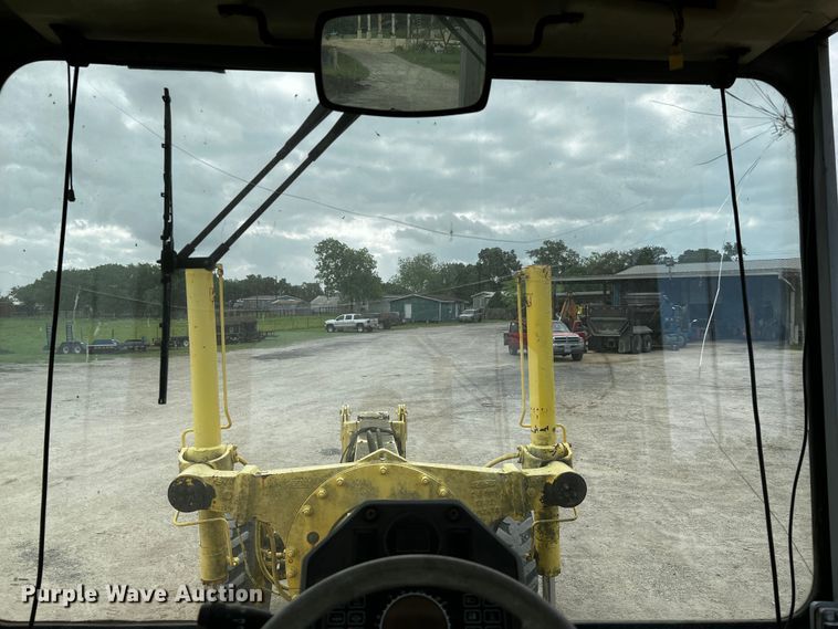 image for item DQ2037 2000 New Holland RG140  motor grader