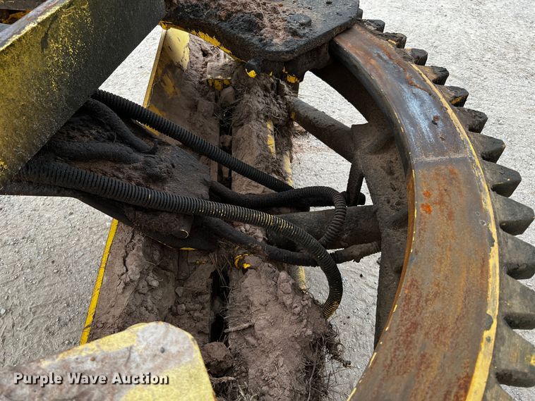 image for item DQ2037 2000 New Holland RG140  motor grader