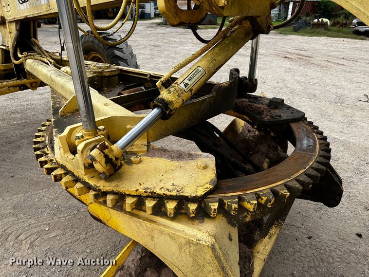 image for item DQ2037 2000 New Holland RG140  motor grader