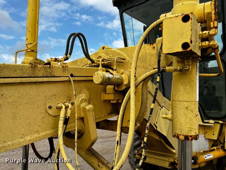 image for item DQ2037 2000 New Holland RG140  motor grader