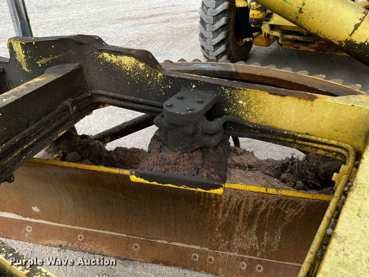 image for item DQ2037 2000 New Holland RG140  motor grader