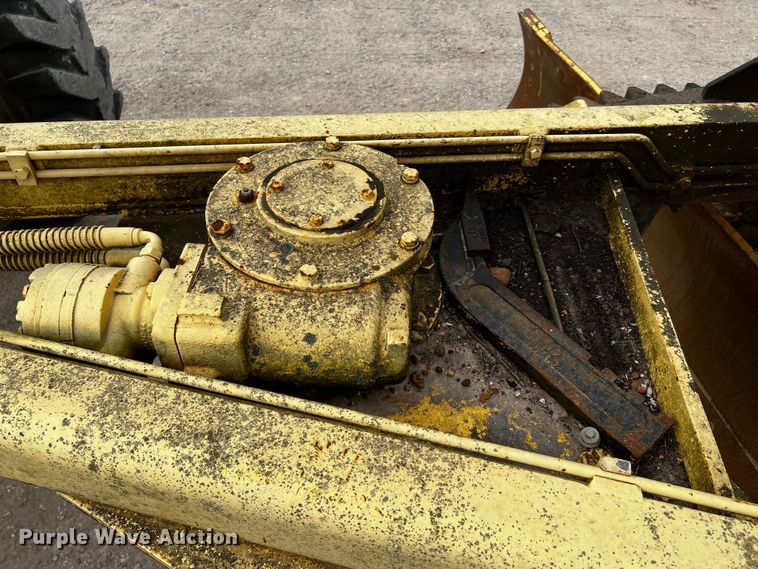 image for item DQ2037 2000 New Holland RG140  motor grader