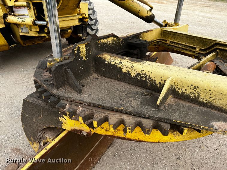 image for item DQ2037 2000 New Holland RG140  motor grader