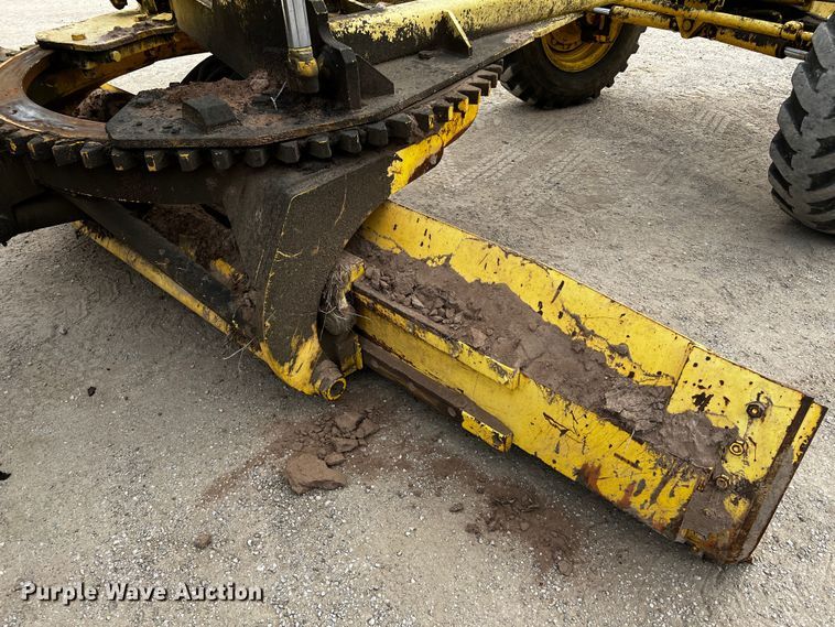 image for item DQ2037 2000 New Holland RG140  motor grader