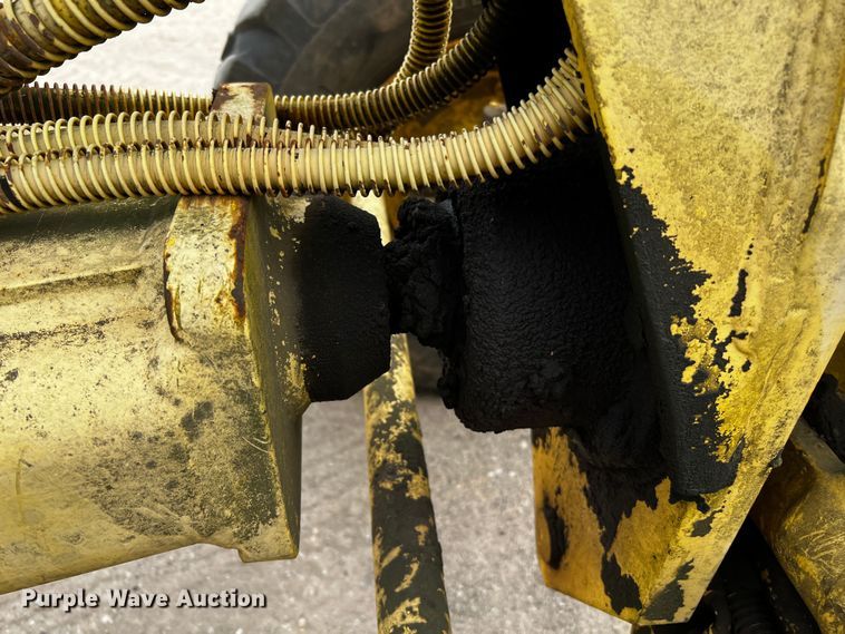 image for item DQ2037 2000 New Holland RG140  motor grader