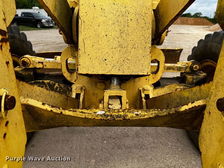 image for item DQ2037 2000 New Holland RG140  motor grader