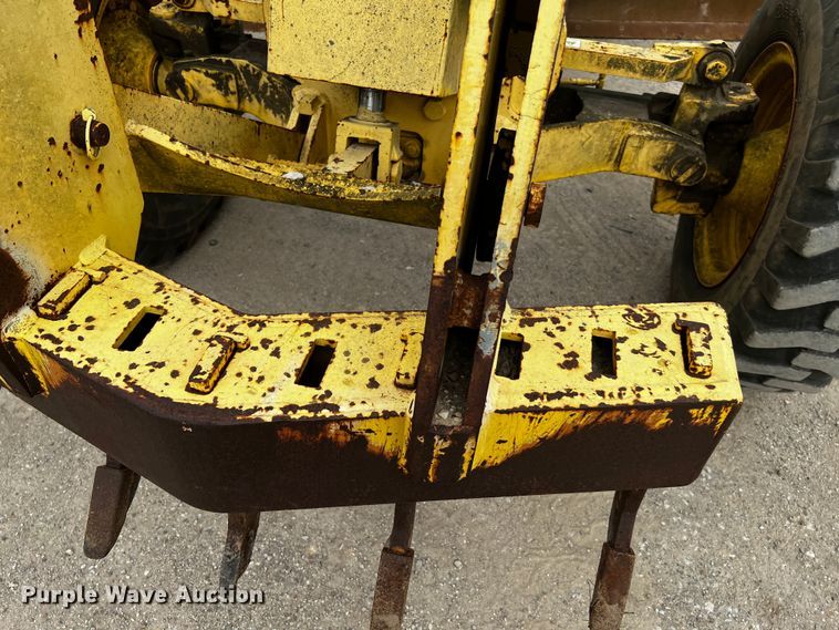 image for item DQ2037 2000 New Holland RG140  motor grader