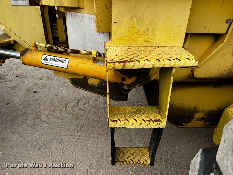 image for item DQ2037 2000 New Holland RG140  motor grader