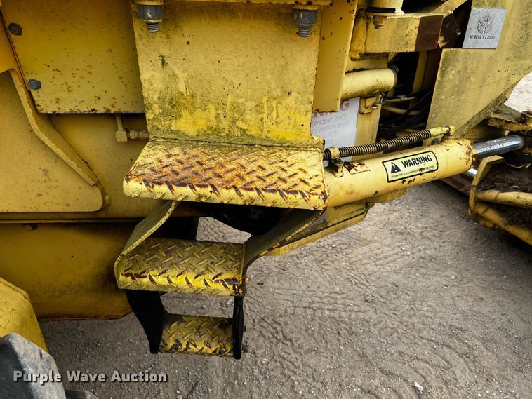 image for item DQ2037 2000 New Holland RG140  motor grader