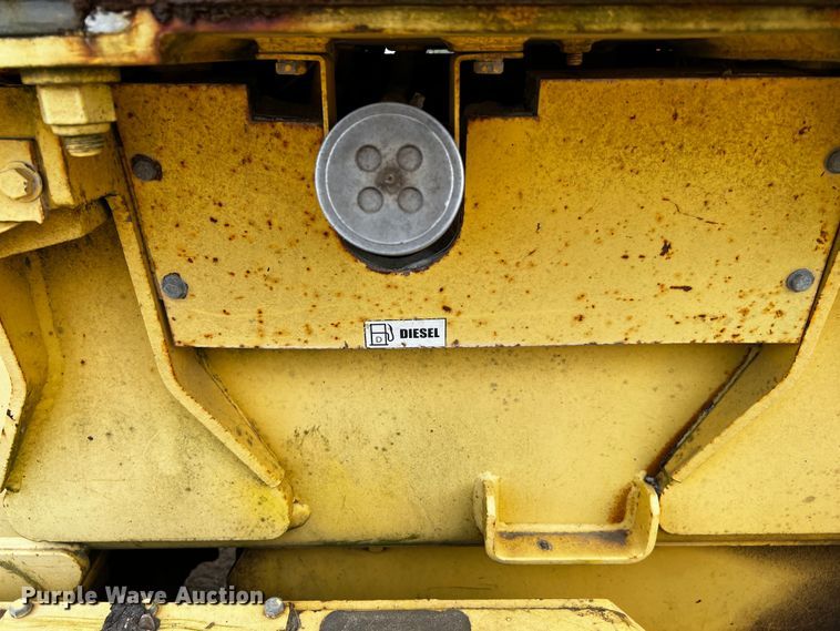 image for item DQ2037 2000 New Holland RG140  motor grader