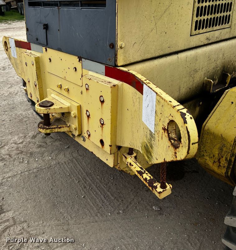 image for item DQ2037 2000 New Holland RG140  motor grader