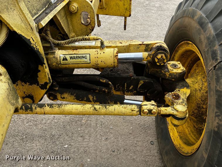 image for item DQ2037 2000 New Holland RG140  motor grader