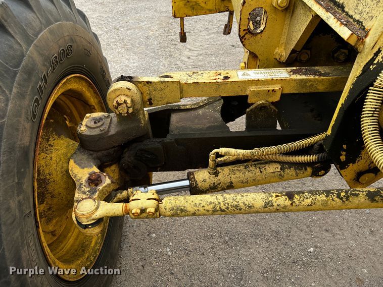 image for item DQ2037 2000 New Holland RG140  motor grader