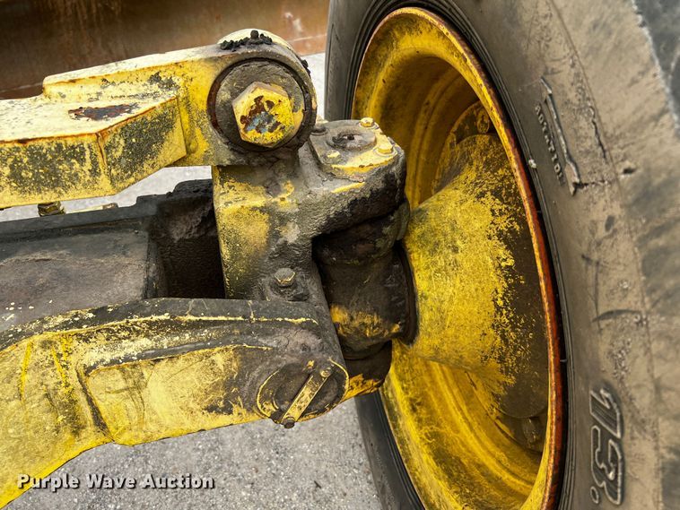 image for item DQ2037 2000 New Holland RG140  motor grader