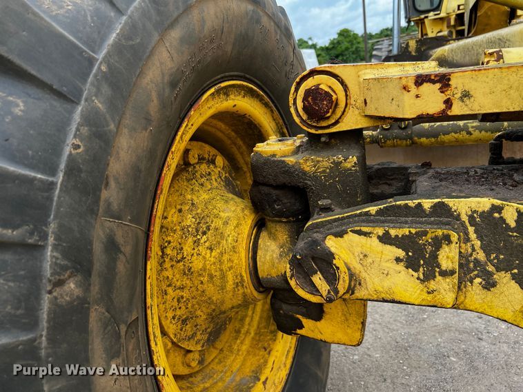 image for item DQ2037 2000 New Holland RG140  motor grader